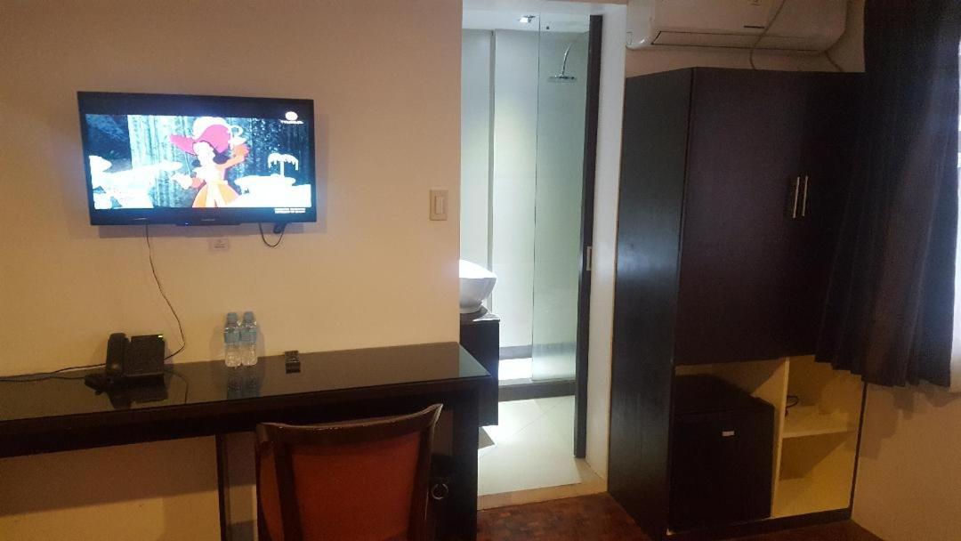 Gervasia Hotel Makati Манила Экстерьер фото